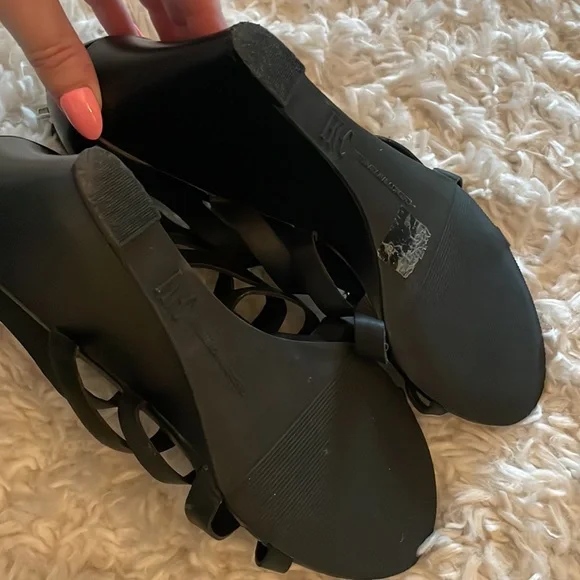 I.N.C wedge black sandals - 8M - Picture 5 of 6